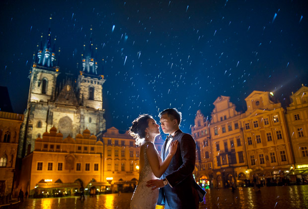 Hochzeitsfotograf Frankfurt. Brautpaarshooting im Regen.